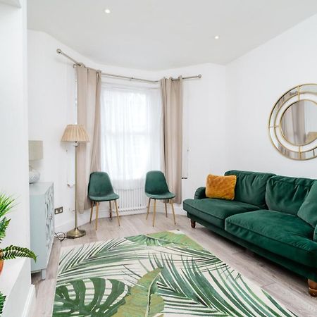 Modern 2 Bed Apartment Close To Westfield Stratford Mall With Garden Londra Dış mekan fotoğraf