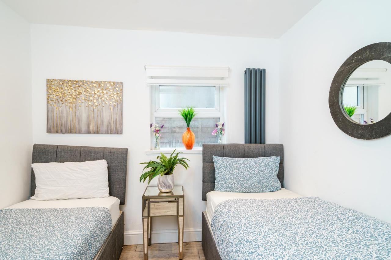Modern 2 Bed Apartment Close To Westfield Stratford Mall With Garden Londra Dış mekan fotoğraf